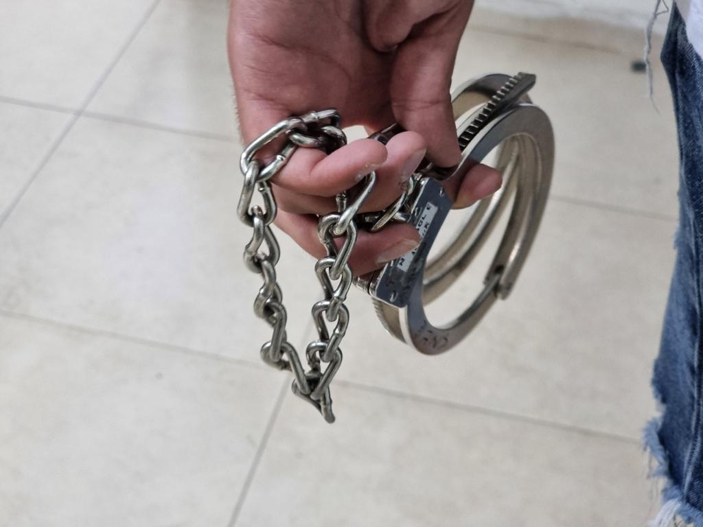 اعتقال ثلاثة شبان من باقة الغربية بشبهة اطلاق نار على محل تجاري في المدينة
